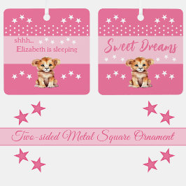 Niedlicher Löwe, der den Namen hinzufügt, schläft  Ornament Aus Metall