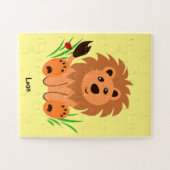 Niedlicher Löwe im Gras mit Ladybug-Kindern Puzzle (Horizontal)