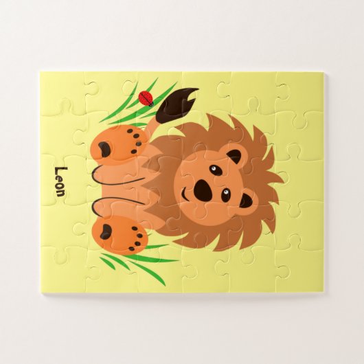 Niedlicher Löwe im Gras mit Ladybug-Kindern Puzzle (Horizontal)
