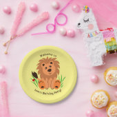 Niedlicher Löwe im Gras mit Ladybug Papierplatte Pappteller (Party)