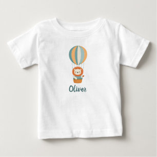 Niedlicher Löwe in einer farbenfrohen Heißluftball Baby T-shirt