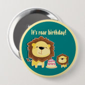 Niedlicher Löwe und Baby Cub Kindergeburtstag Button (Vorne & Hinten)