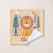 Niedlicher Löwenzahn im Wald Waschlappen (Waschlappen)