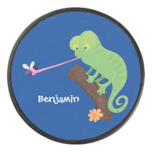 Niedlicher, lustig-grün-fröhlicher Chameleon-Carto Eishockey Puck