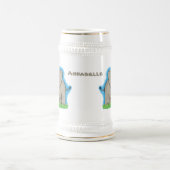 Niedlicher, lustiger Elefant mit Vogel auf Cartoon Bierglas (Mittel)