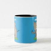Niedlicher, lustiger Elefant mit Vogel auf Cartoon Zweifarbige Tasse (Mittel)