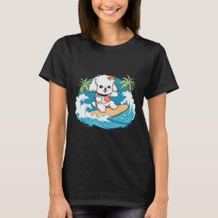 Niedlicher maltesischer Hund surft im Paradies T-Shirt