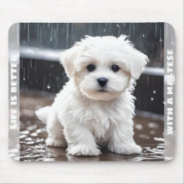 Niedlicher maltesischer Hund Welpe Fall Rain Indiv Mousepad