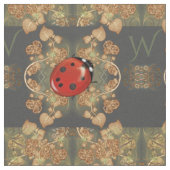 Niedlicher Marienkäfer und Reben mit Monogramm Stoff (Nahaufnahme)