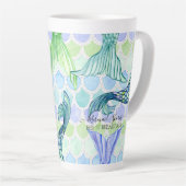 Niedlicher Mermaid Schwanz Blue Scales Beach Perso Milchtasse (Rechte Ecke)