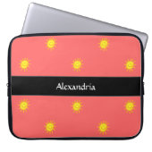 Niedlicher Mit Monogramm Name Happy Face Sun Coral Laptopschutzhülle (Vorderseite)