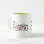 Niedlicher Mochi-Eiskremkuchen Japanischer grüner Zweifarbige Tasse (Vorderseite Links)