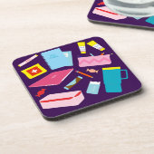 Niedlicher moderner Lehrer muss Untersetzer versor (Linke Seite)