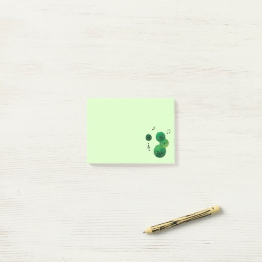 Niedlicher Moos-Stapel des Gesang-Marimo Post-it Klebezettel (Auf Schreibtisch)