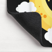 Niedlicher Mops am Mondwald Mousepad (Ecke)
