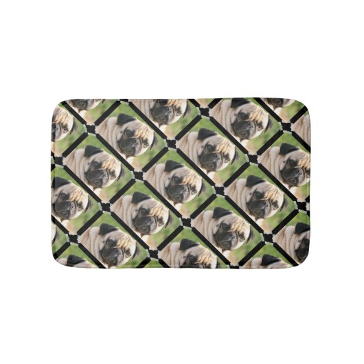 Niedlicher Mops Badematte (Vorderseite)