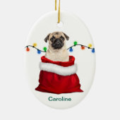 Niedlicher Mops Hund in der Weihnachtsgeschenktasc Keramik Ornament (Hinten)