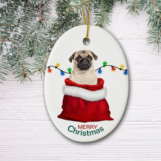 Niedlicher Mops Hund in der Weihnachtsgeschenktasc Keramik Ornament