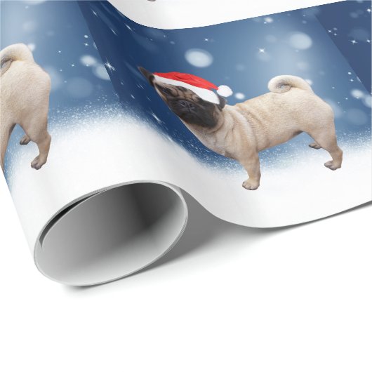 Niedlicher Mops Hund Weihnachten Weihnachtsmannmüt Geschenkpapier (Rolleneckpunkt)