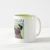 Niedlicher Mops je wertvoll und zerknittert Hund T Zweifarbige Tasse (VorderseiteRechts)