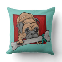 Niedlicher Mops mit großem Knochen