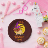 Niedlicher Mops mit Lila Hexenhut Halloween Pappteller (Party)