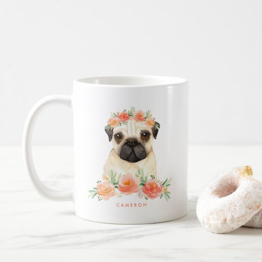Niedlicher Mops Peach Floral Personalisiert Kaffeetasse (Mit Donut)