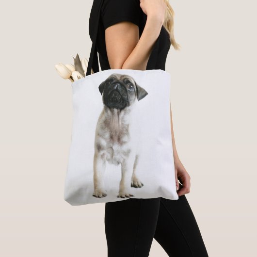 Niedlicher Mops-Welpe Tasche (Von Nahem)