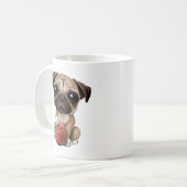 Niedlicher Mops-Welpen-Hund, der mit Basketball Kaffeetasse (Vorderseite Links)