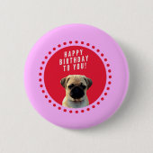 Niedlicher Mops Welpen Hund Happy Birthday Red Dot Button (Vorderseite)