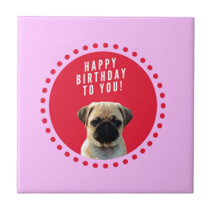 Niedlicher Mops Welpen Hund Happy Birthday Red Dot Fliese