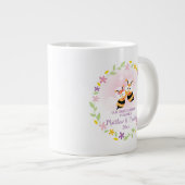 Niedlicher Mr. and Mrs. Honey Bee First Christmas Jumbo-Tasse (Vorderseite Rechts)
