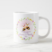Niedlicher Mr. and Mrs. Honey Bee First Christmas Jumbo-Tasse (Rechts)