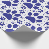 Niedlicher, nahtloser Blue Paw Print Holiday Geschenkpapier (Ecke)
