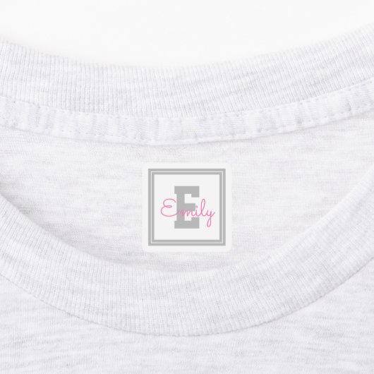 Niedlicher Name und Monogramm | Leichte grau-rosa  Etiketten (Befestigt)