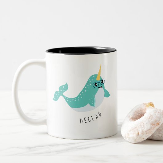 Niedlicher Narwhal mit Brille Zweifarbige Tasse (Mit Donut)