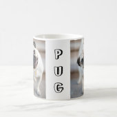 Niedlicher neugieriger Mops-Entwurf Tasse (Mittel)