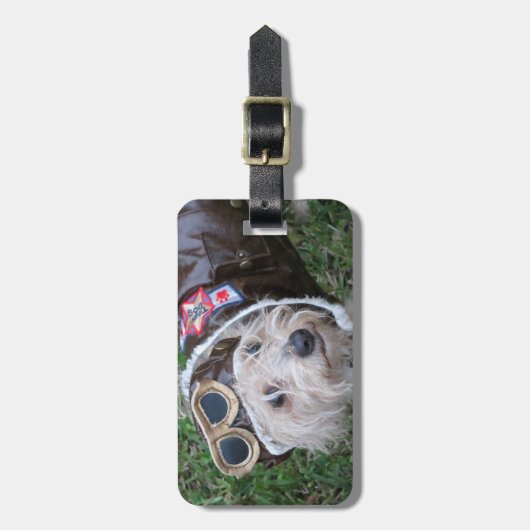 Niedlicher oberer Hund in Aviator-Uniform Gepäckanhänger (Vorderseite vertikal)