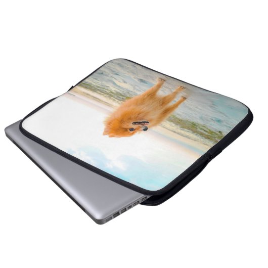 Niedlicher Orange-Spitz am Strand Laptopschutzhülle (Vorne Knopf)