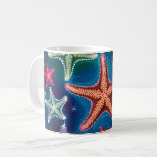 Niedlicher orangefarbener Seestern in der Tasse (Vorderseite Links)