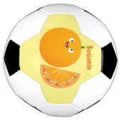 Niedlicher Orangenfrucht-Cartoon Fußball (Gedreht)