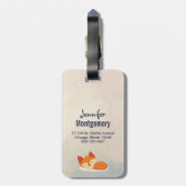 Niedlicher Orangenfuchs, rote Herzen und ein grüne Gepäckanhänger (Rückseite vertikal)