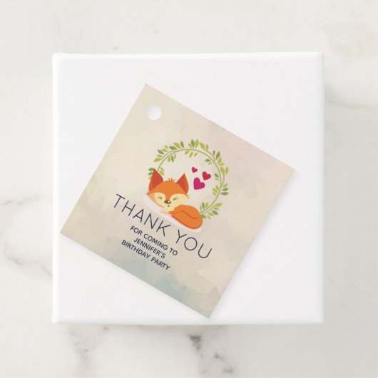 Niedlicher Orangenfuchs, rote Herzen und ein grüne Geschenkanhänger (Beispiel)