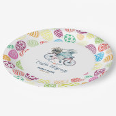 Niedlicher Osterhase auf dem Bike Ostereier Hinter Pappteller (Schrägansicht)