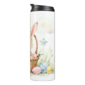 Niedlicher Osterhase im Korb mit farbenfrohen Eier Thermosbecher (Nach rechts gedreht)