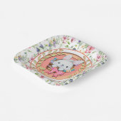 Niedlicher Osterhase im Korb Pappteller (Gewinkelt)