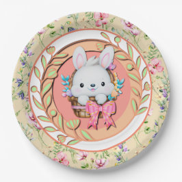 Niedlicher Osterhase im Korb Pappteller