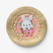 Niedlicher Osterhase im Korb Pappteller (Vorderseite)