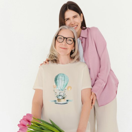 Niedlicher Osterhase in einem Heißluftballon, benu T-Shirt