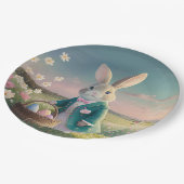 Niedlicher Osterhase mit blauer Jacke Pappteller (Schrägansicht)